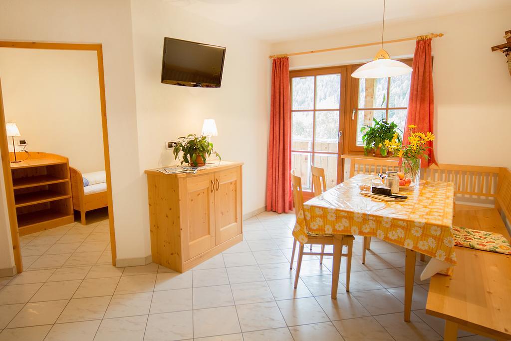 Baerntalerhof Villa Falzes Room photo