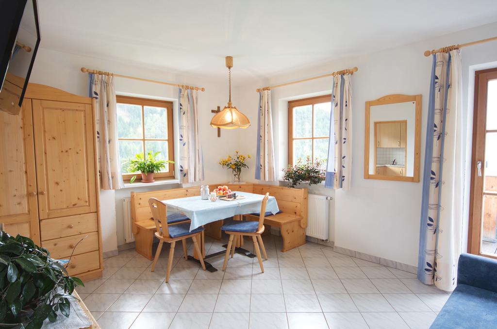 Baerntalerhof Villa Falzes Room photo