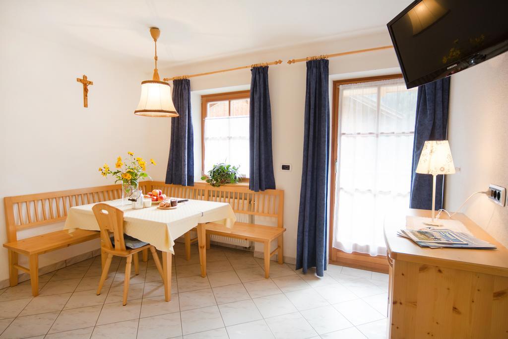Baerntalerhof Villa Falzes Room photo